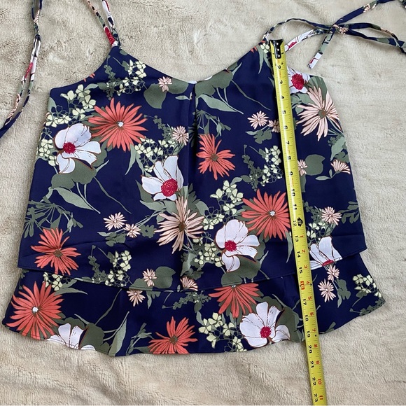 🎉 HP 🎉 NWT BR Navy Floral Print Tie Shoulder Tiered Top, Size Small - Picture 14 of 16